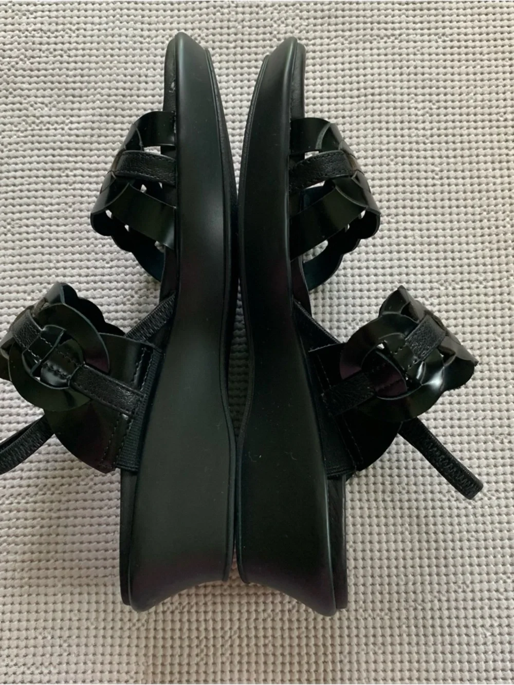 Munro American Black Leather Strap Sandals Size 7 Walking Wedge Comfortable
